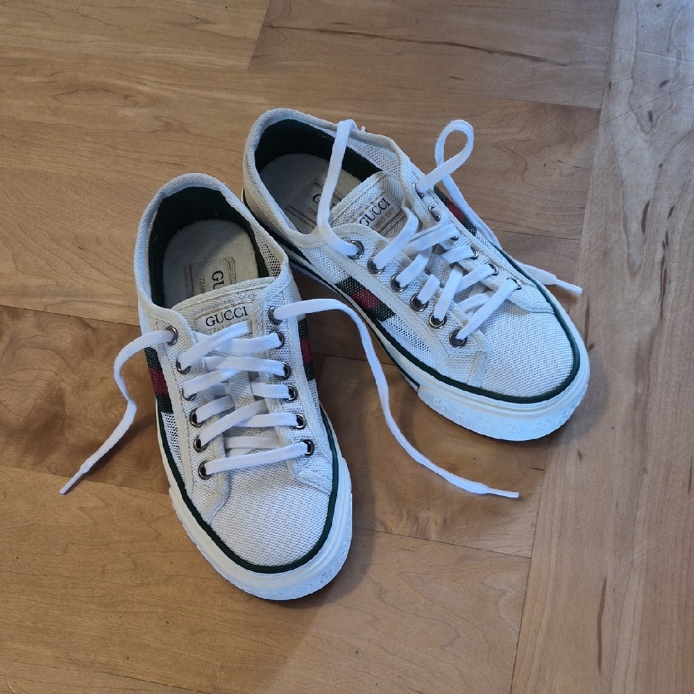 Gucci White and Green Tennis Shoes Size 34 EU.  Vintage Look.